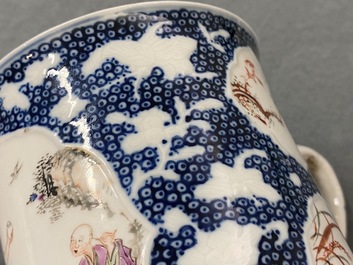 Twee Chinese famille rose pullen met mandarijns decor, Qianlong